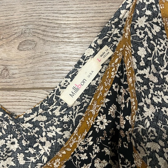 Millibon Black and White Floral Dress with Gold Accents - Picture 3 of 3